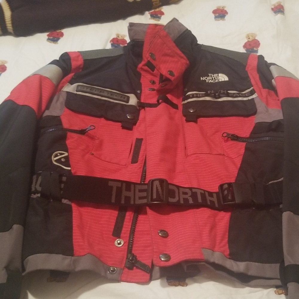 North face woman medium yes needs a cleaner clean